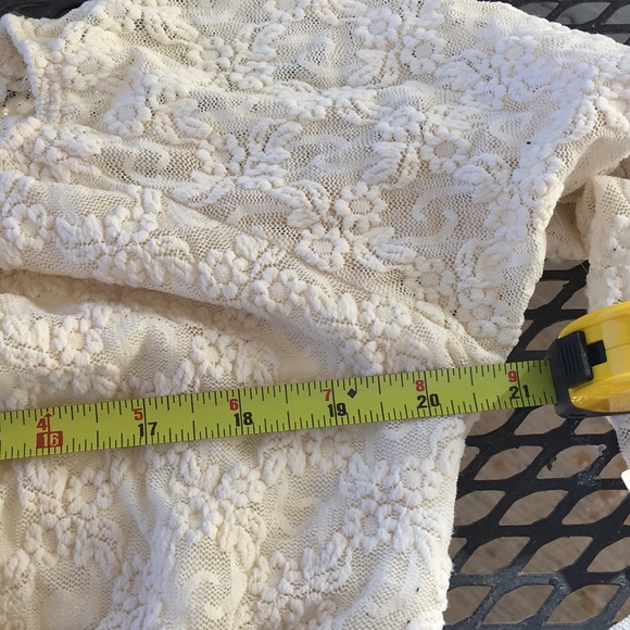 Cocomo Ivory Lace Peasant Top 2X - Picture 6 of 7